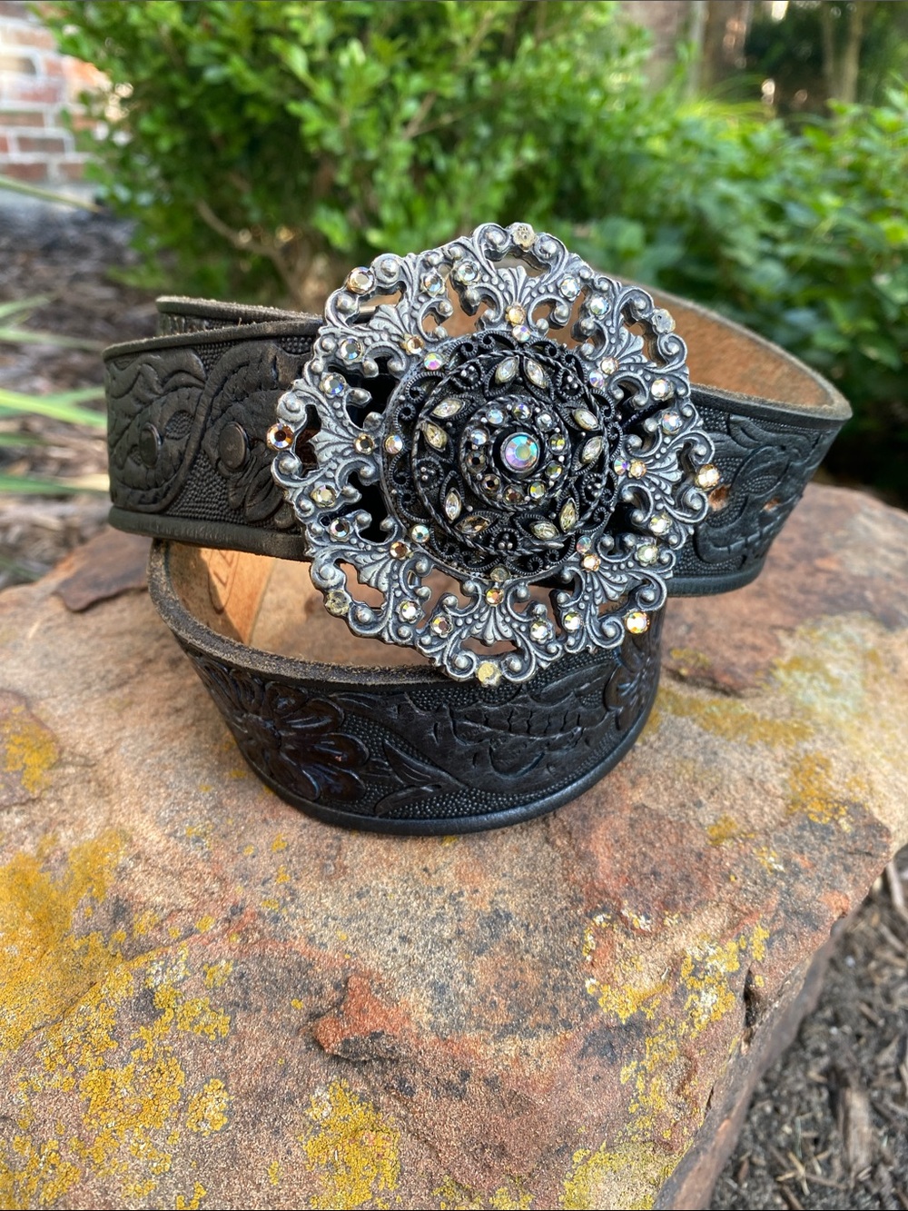 Beth Frank Tooled Black Leather Belt with round filigree ornate buckle 1/400